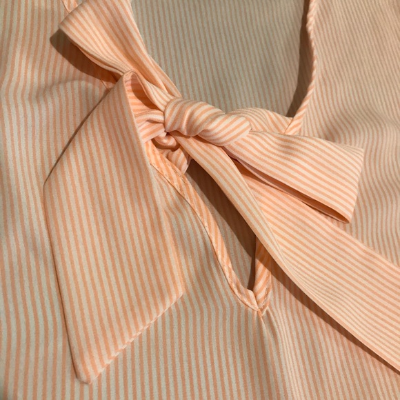 Light Bow Tunic Top - Picture 2 of 3